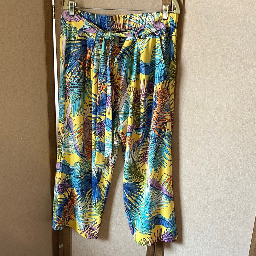 FINAL MARKDOWN Soho Multicolor Abstract slacks xl